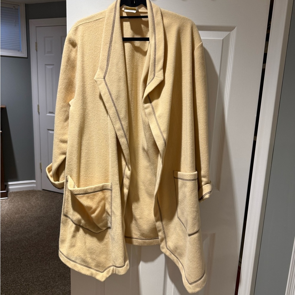 Elegant Tan Women's Blazer with Pockets